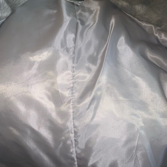 Beautiful silver coat - Picture 4 of 5